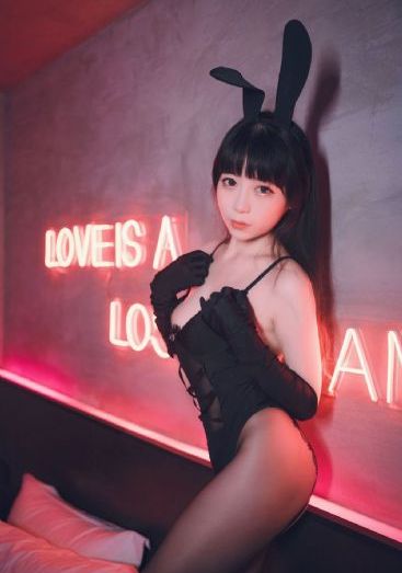 年轻漂亮的女教师在线