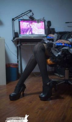 三根一起进出h黄蓉太疼了