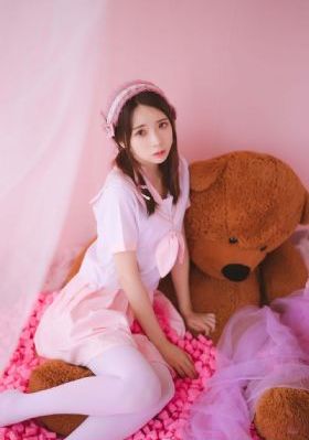 男人边吃奶摸下的激烈视频