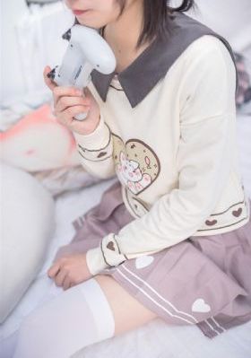 张雅丹卧室被黄总干